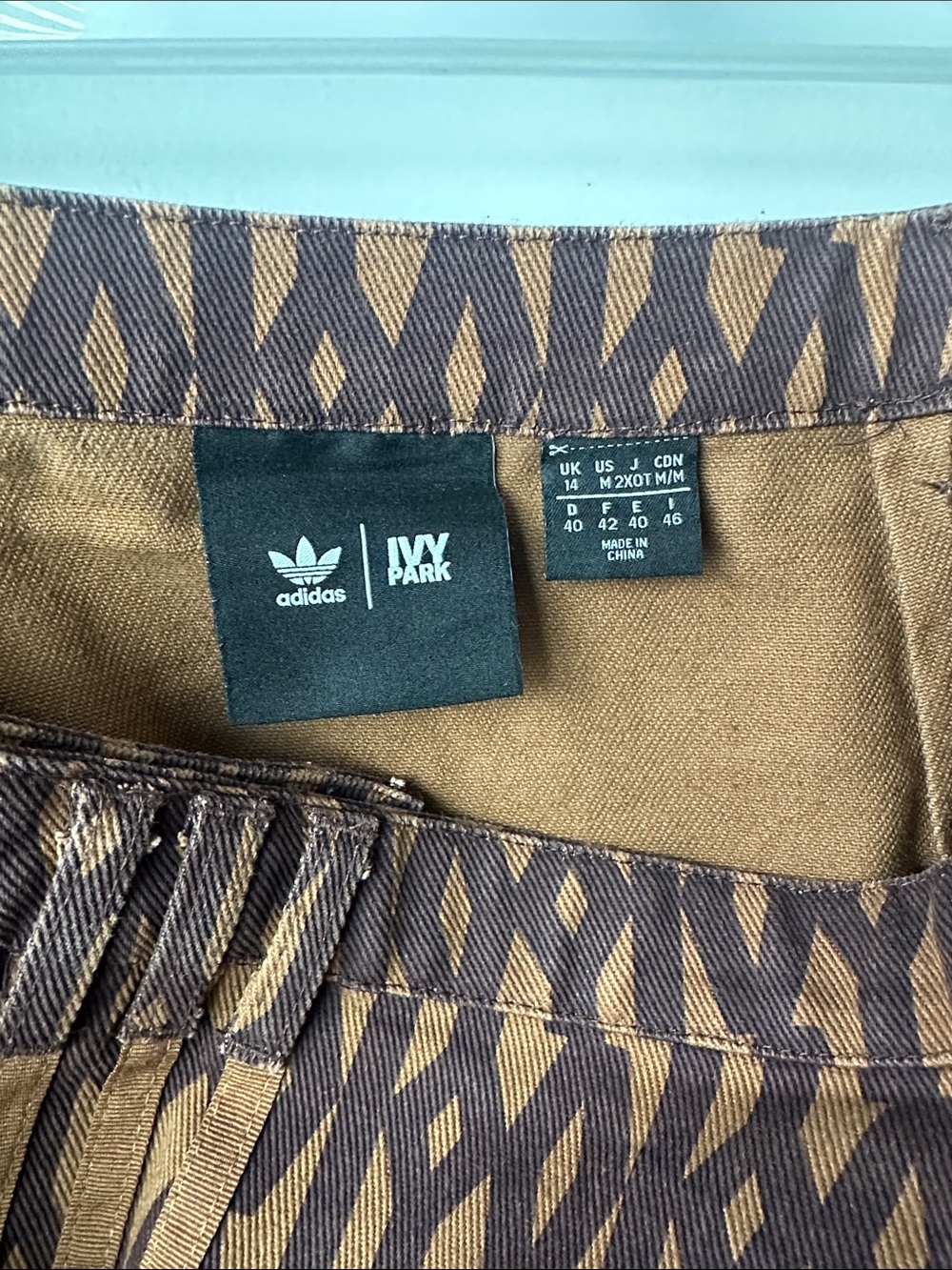 Ivy Park x Adidas Brown Geometric Print Cargo Mini Skirt - Picture 2 of 3